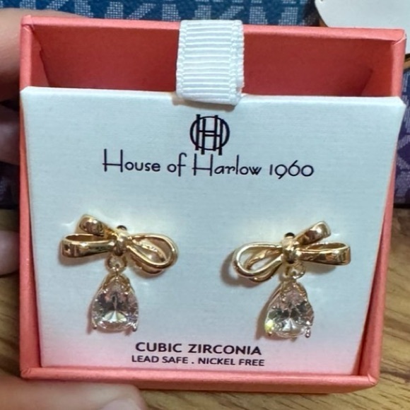 House of Harlow 1960 Gold Bow Earrings - Picture 3 of 5